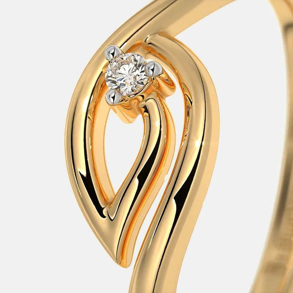 Gold ring with round brilliant center diamond and claw prongs