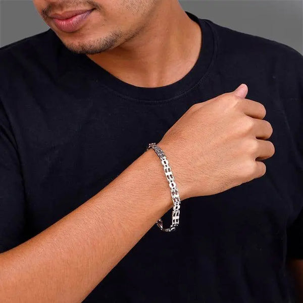 Mens Silver Kingpin chain bracelet on wrist, box-link links and clasp