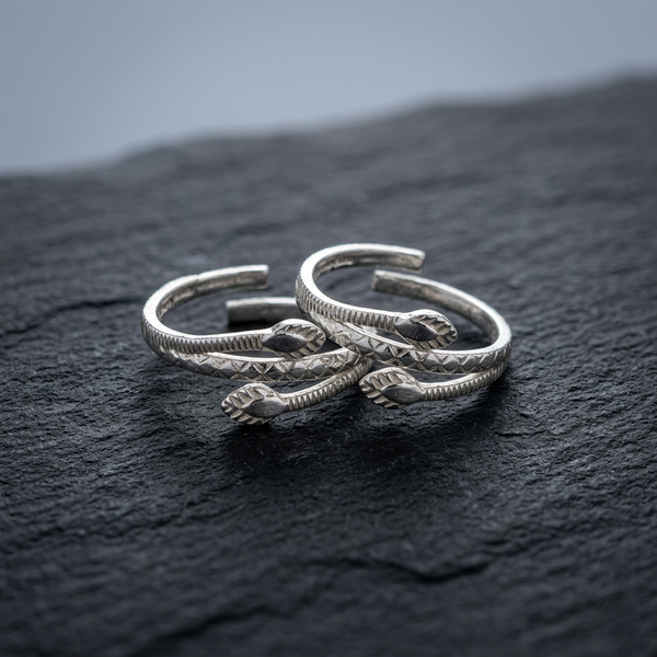 Silver Cross Leaf Design Adjustable Toe Ring (Bichiya) for Women - Aggarwal jewels