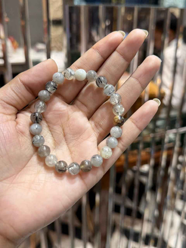 Labradorite bead bracelet with gray-blue round stones held in open palm