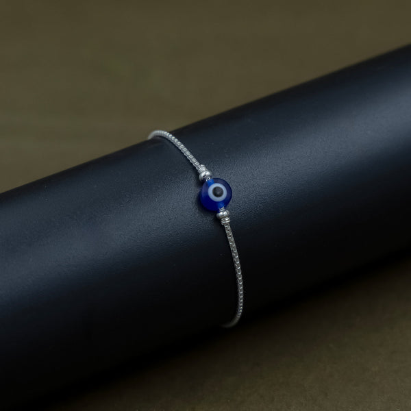 Silver Evil Eye Bracelet Stylish Protection Charm for Everyday Wear